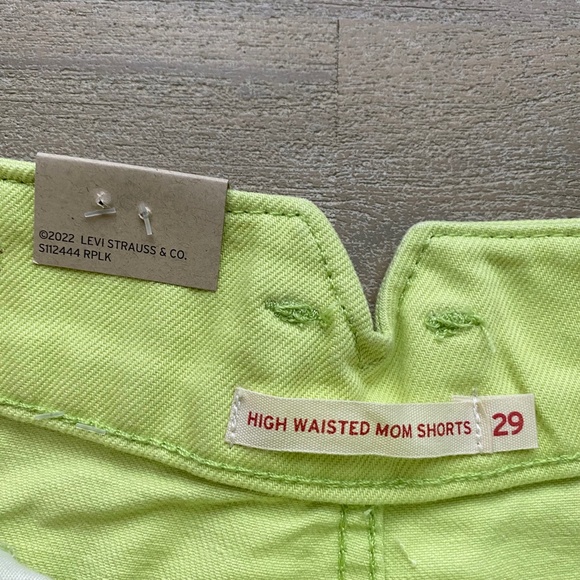 Levis High Waisted Mom Shorts Relaxed Womens Size 33 or 34 Neon Green - Picture 6 of 8